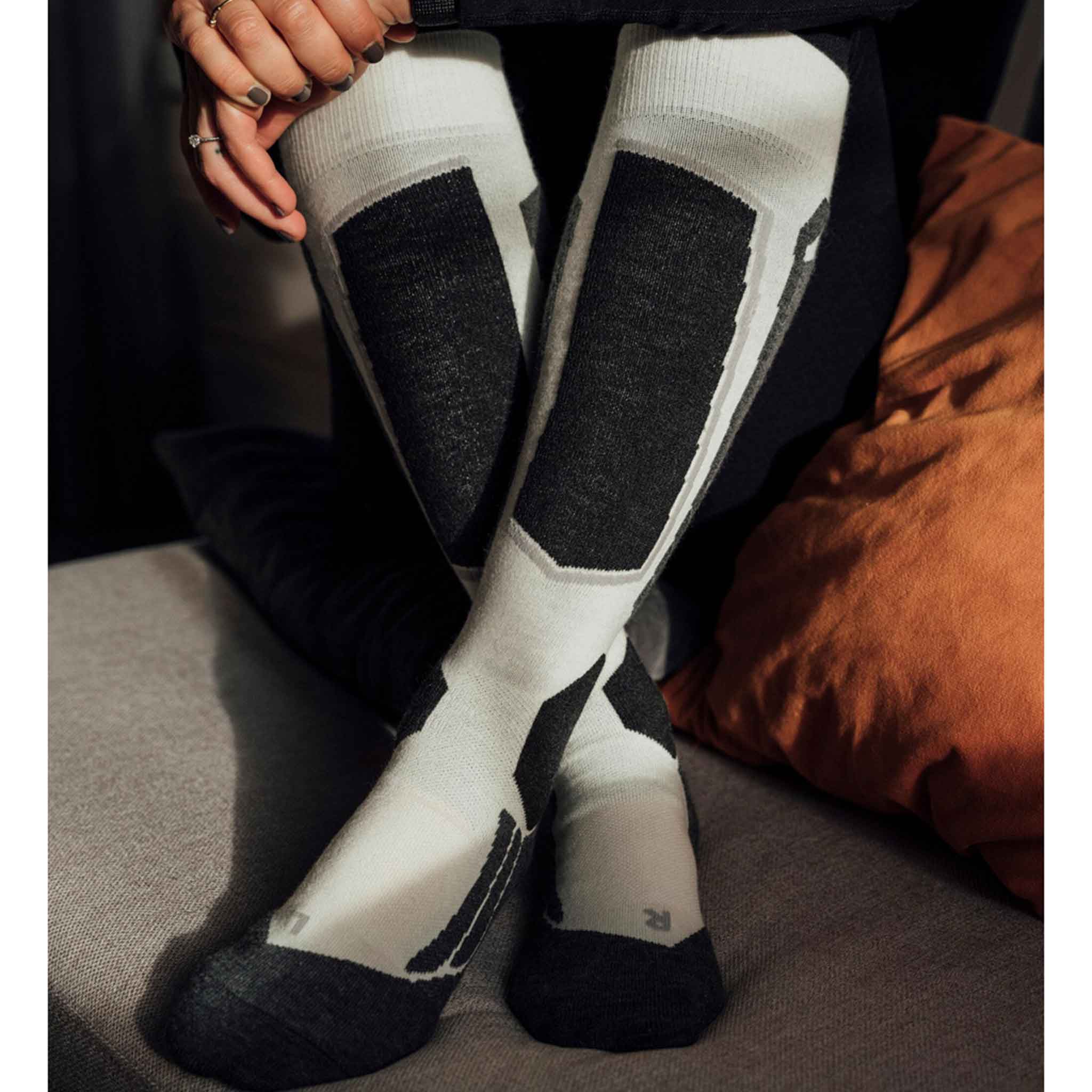 SK2 Women’s Ski Socks in White