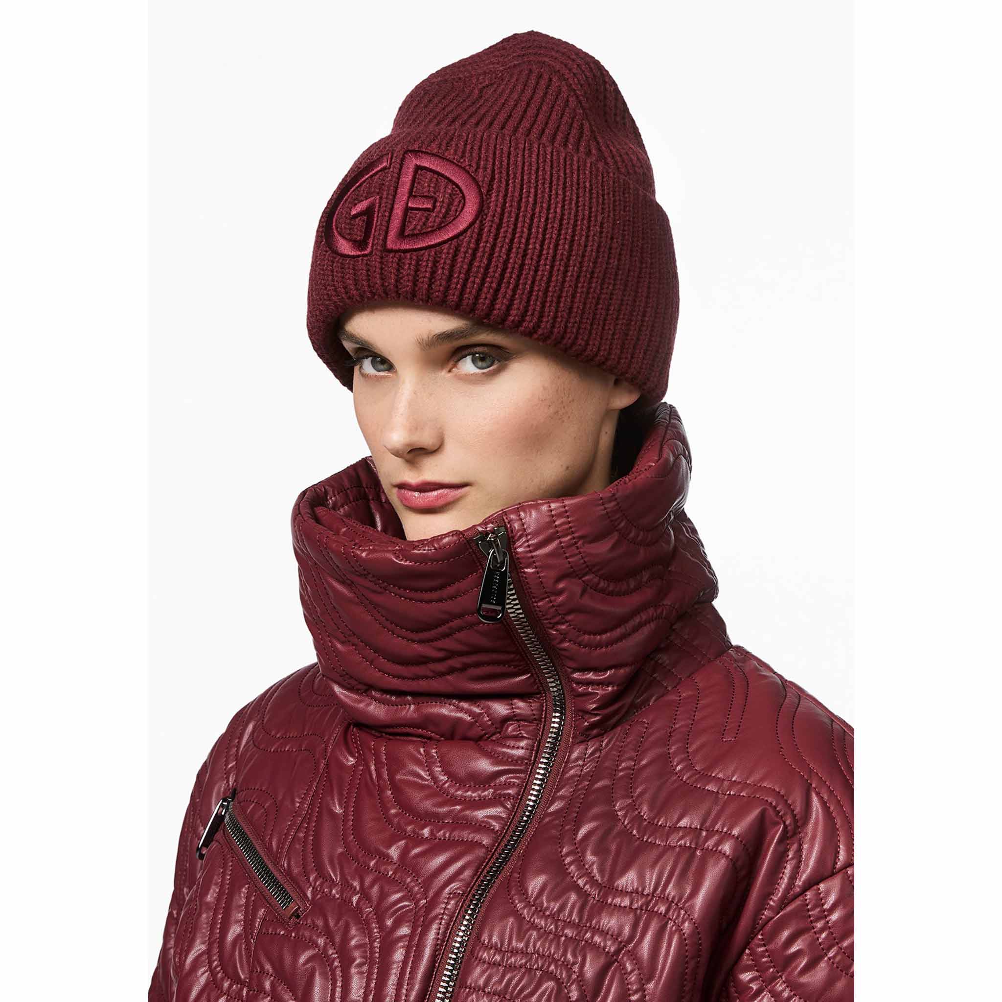 Valerie Beanie in Vino Rosso