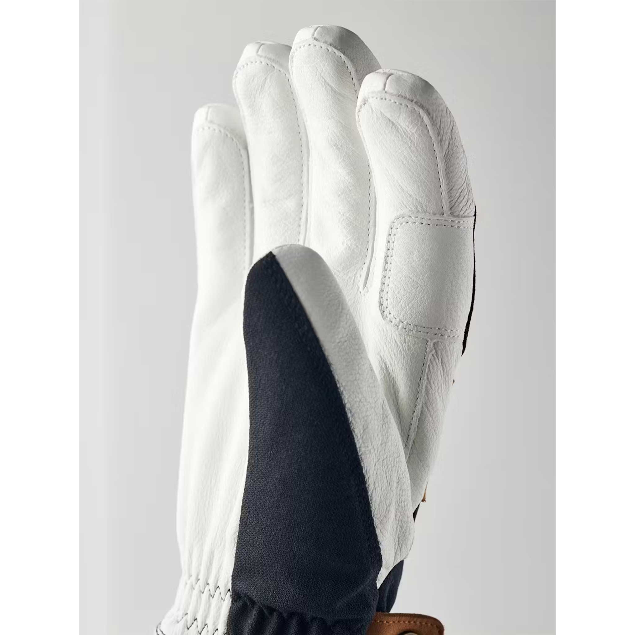 Voss CZone Gloves in Black