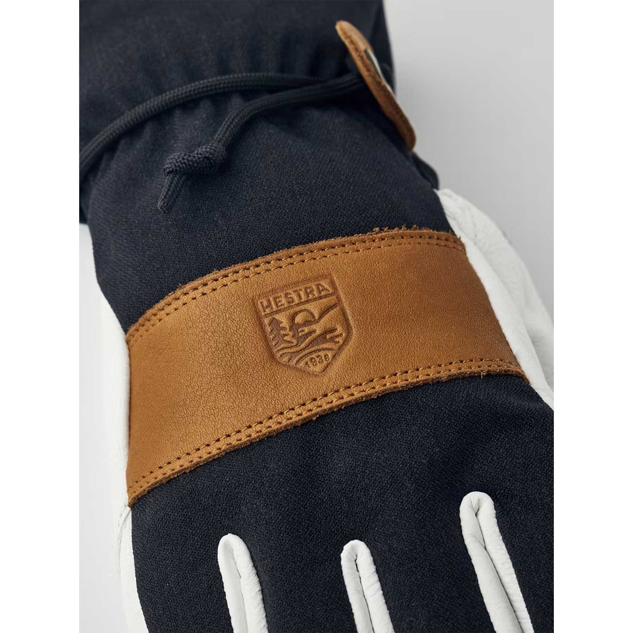 Voss CZone Gloves in Black