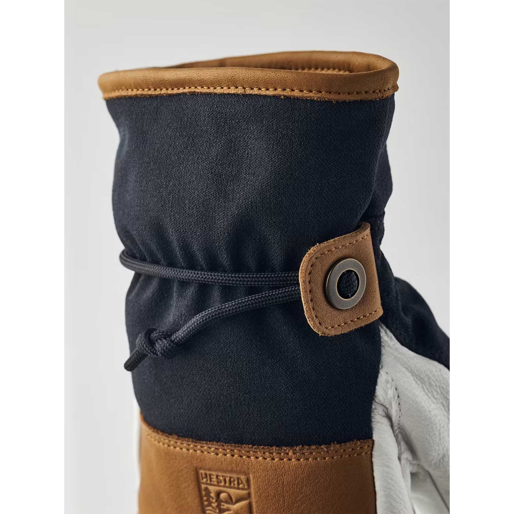 Voss CZone Gloves in Black