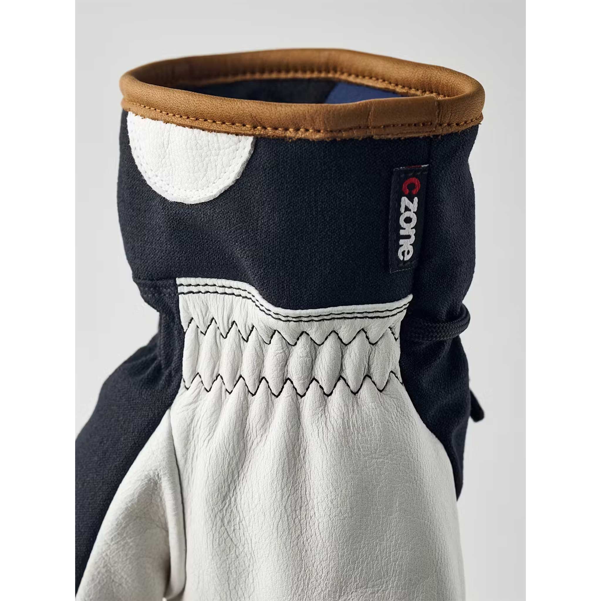 Voss CZone Gloves in Black