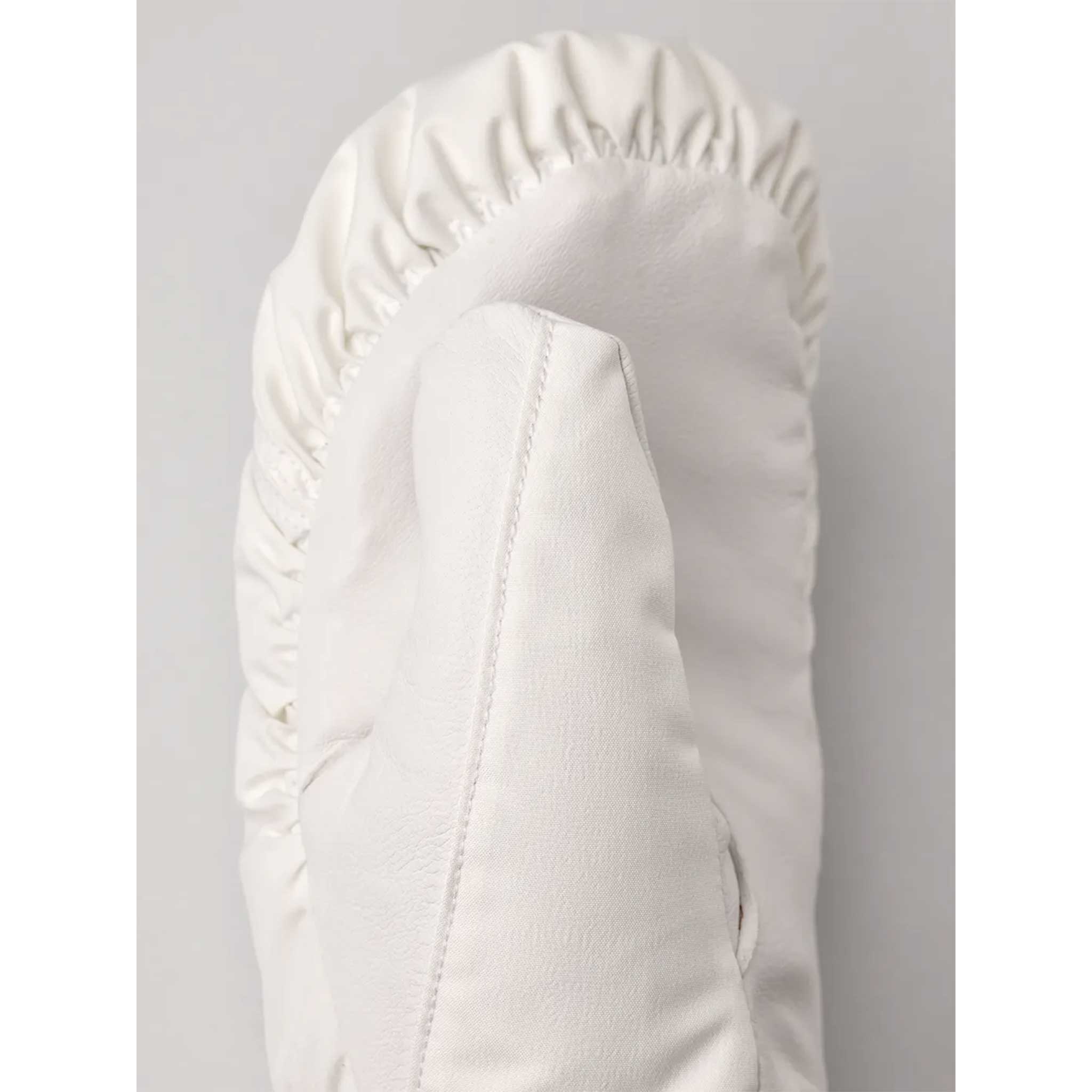 Powder CZone Mitt in Ivory