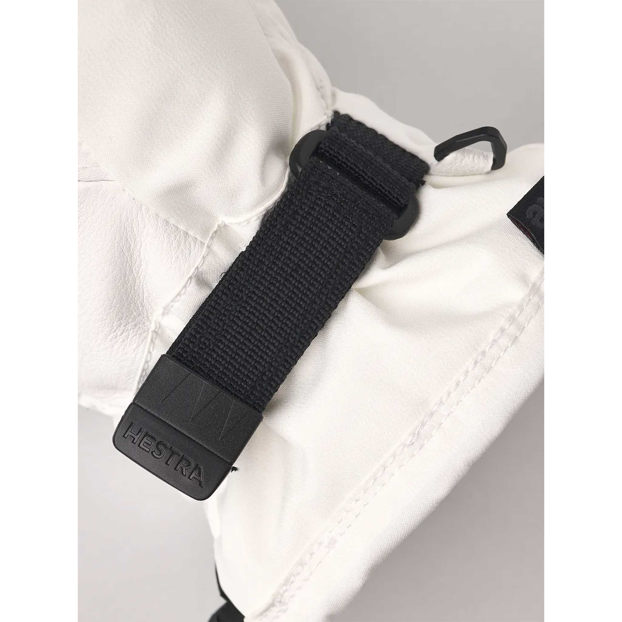 Powder CZone Mitt in Ivory