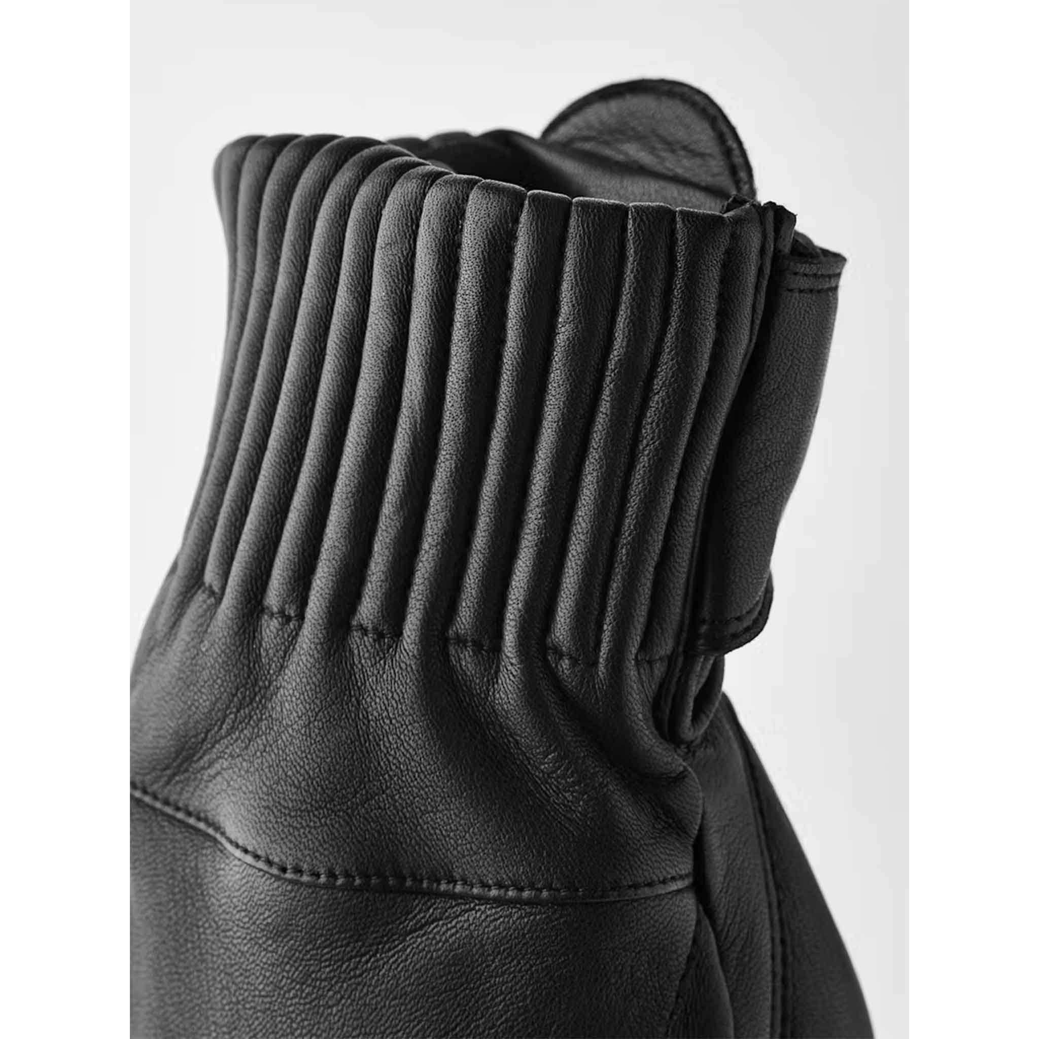 Idre Gloves in Black