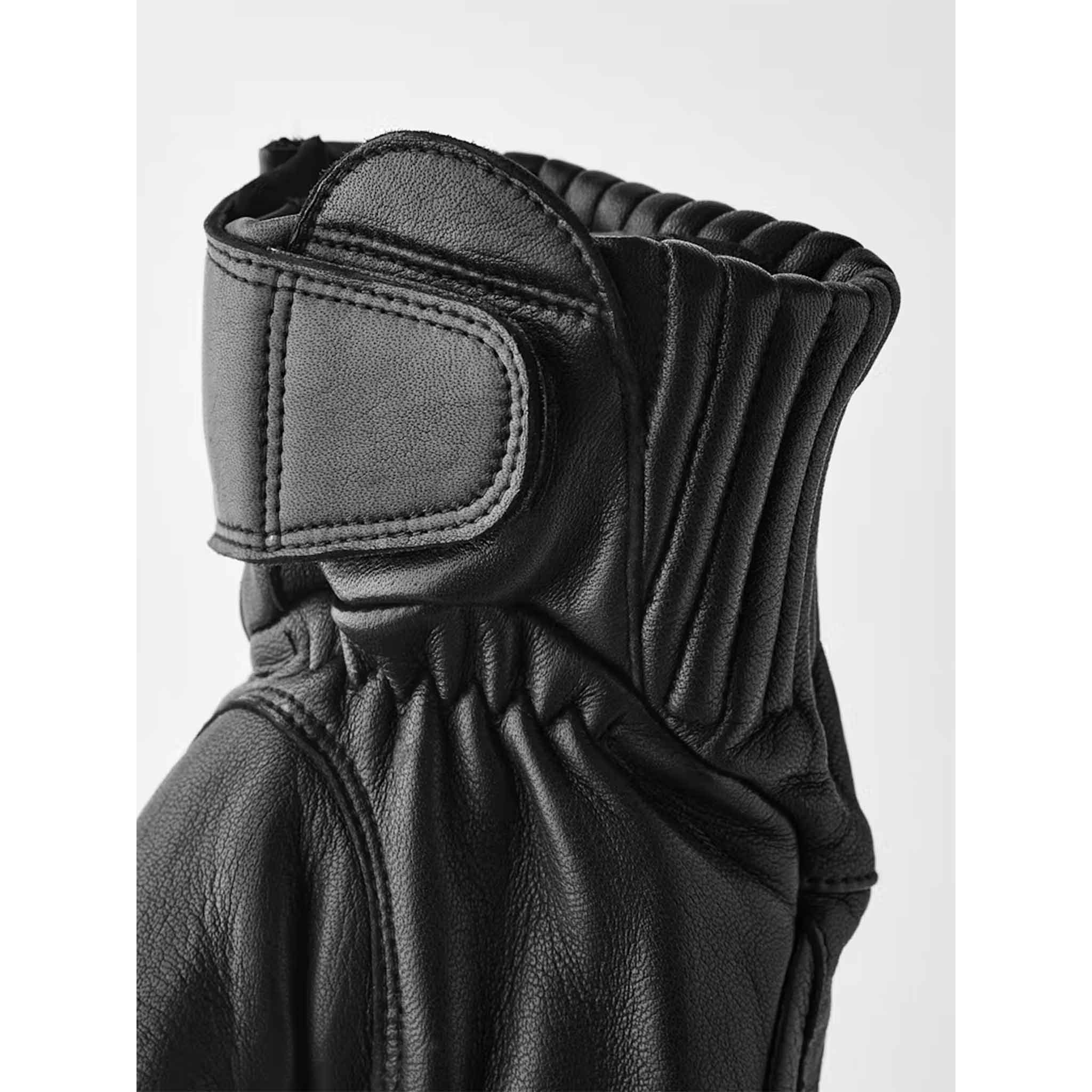 Idre Gloves in Black