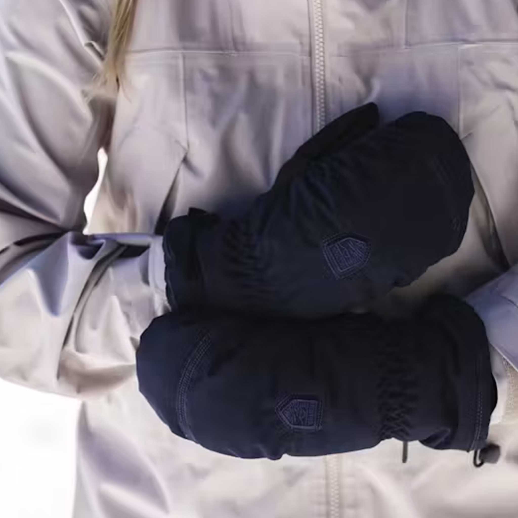 Powder CZone Mitt in Navy