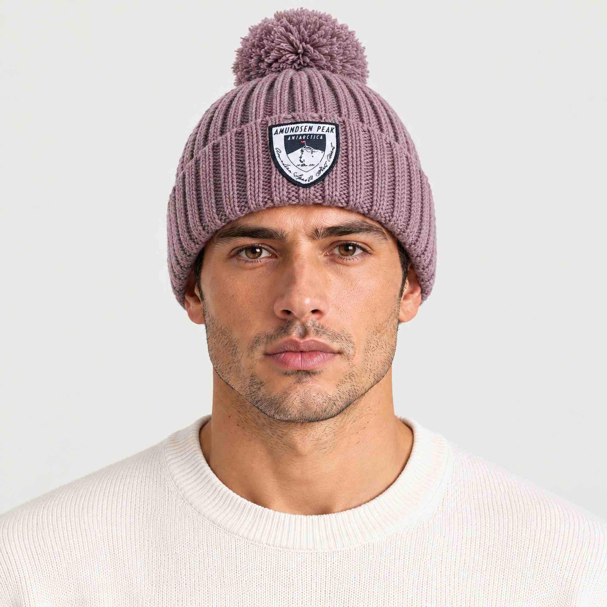 Amundsen groomer beanie mountain rose, model male front