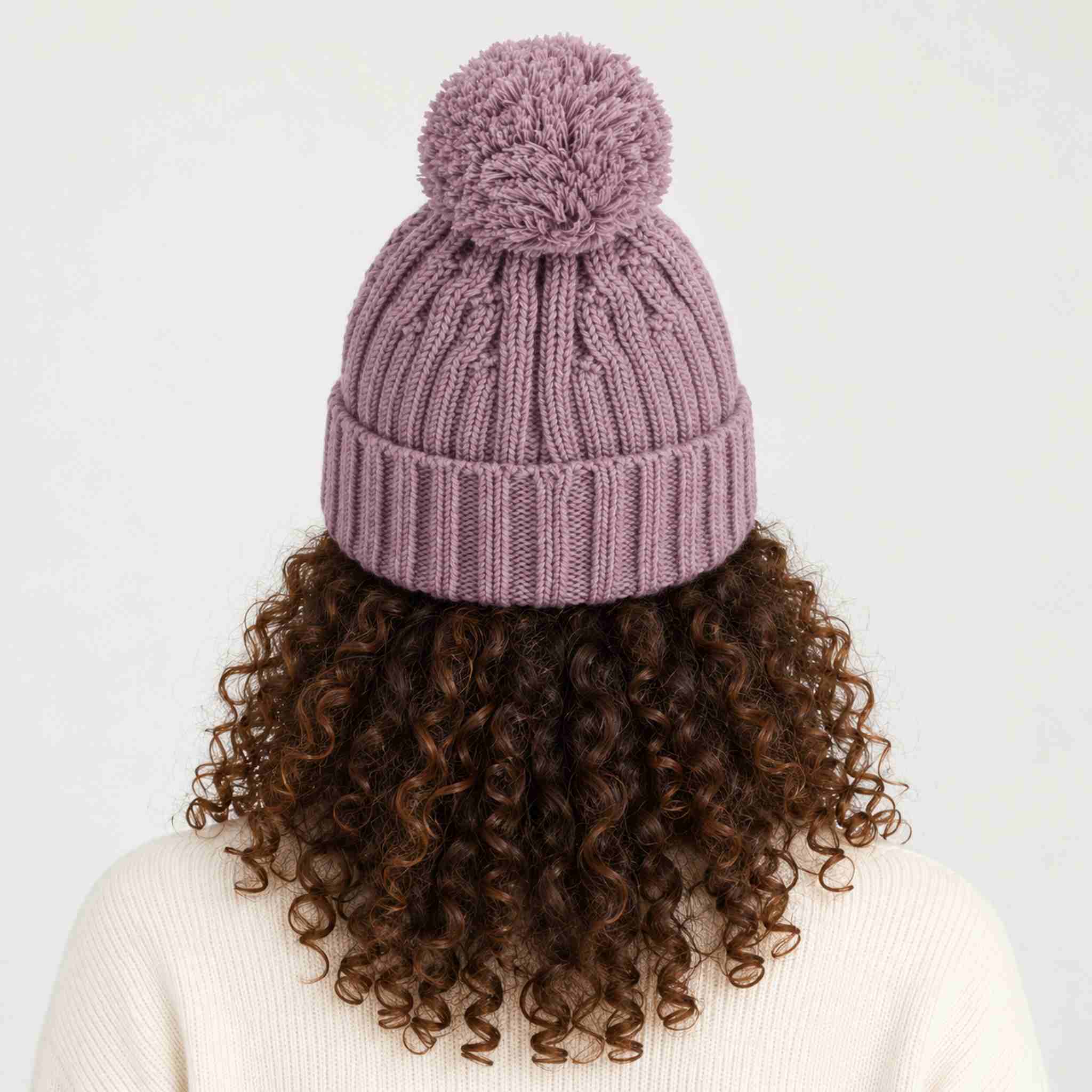 Amundsen groomer beanie mountain rose, model female back
