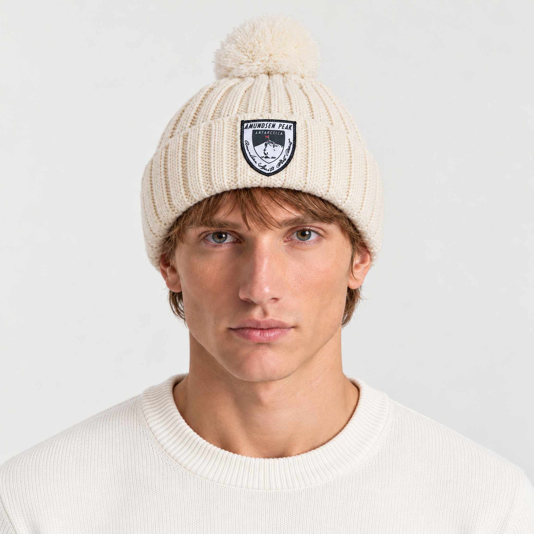 Amundsen groomer beanie oatmeal, model male front