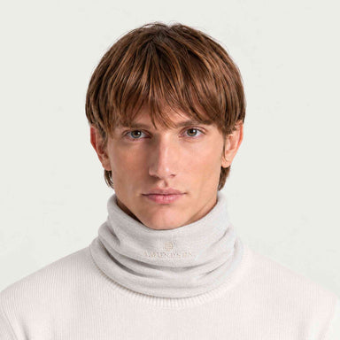 Amundsen neckwarmer white, model male front