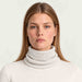 Amundsen neckwarmer white, model female front