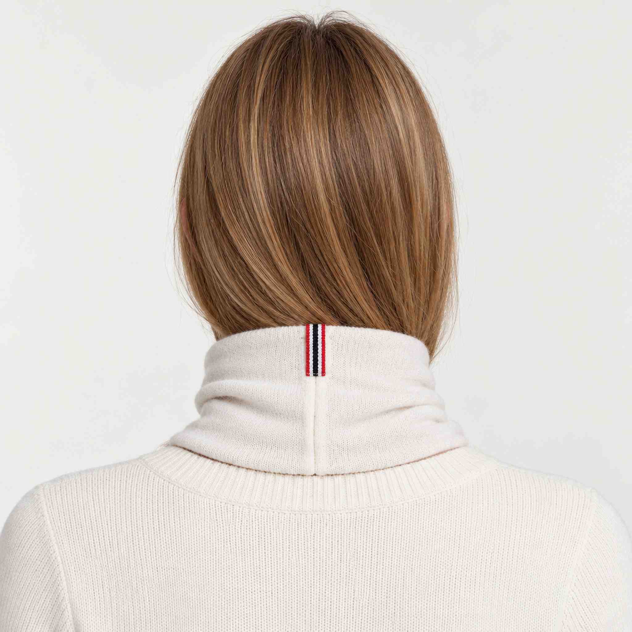 Amundsen neckwarmer white, model female back