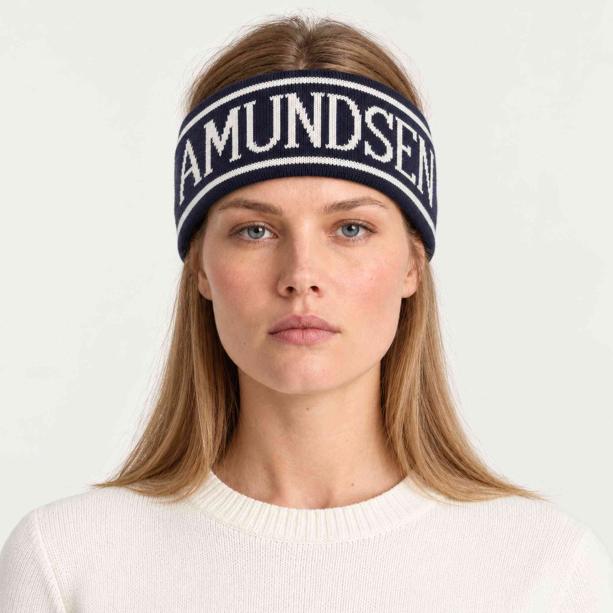 Amundsen ski headband faded navy, model female front