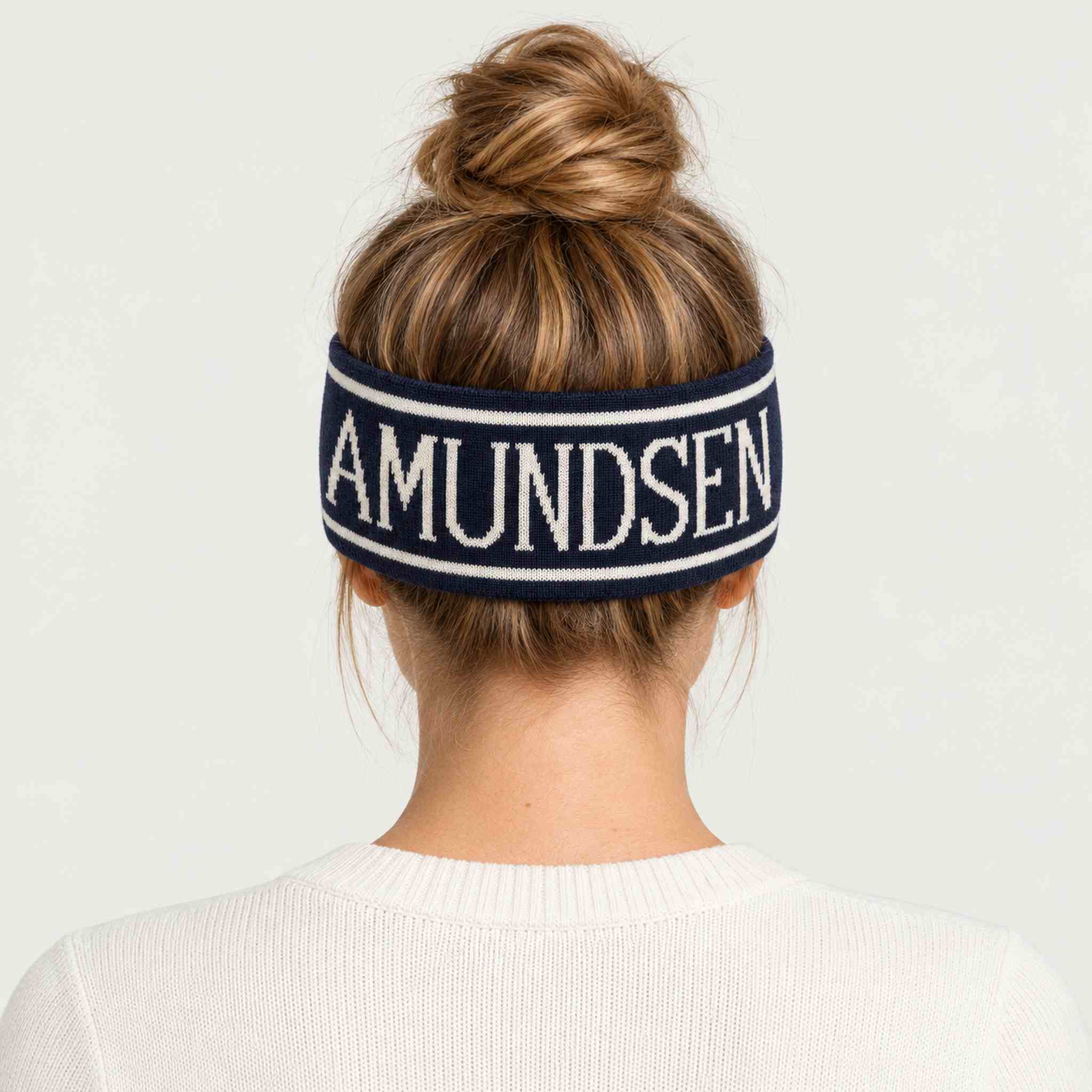 Amundsen ski headband faded navy, model female back