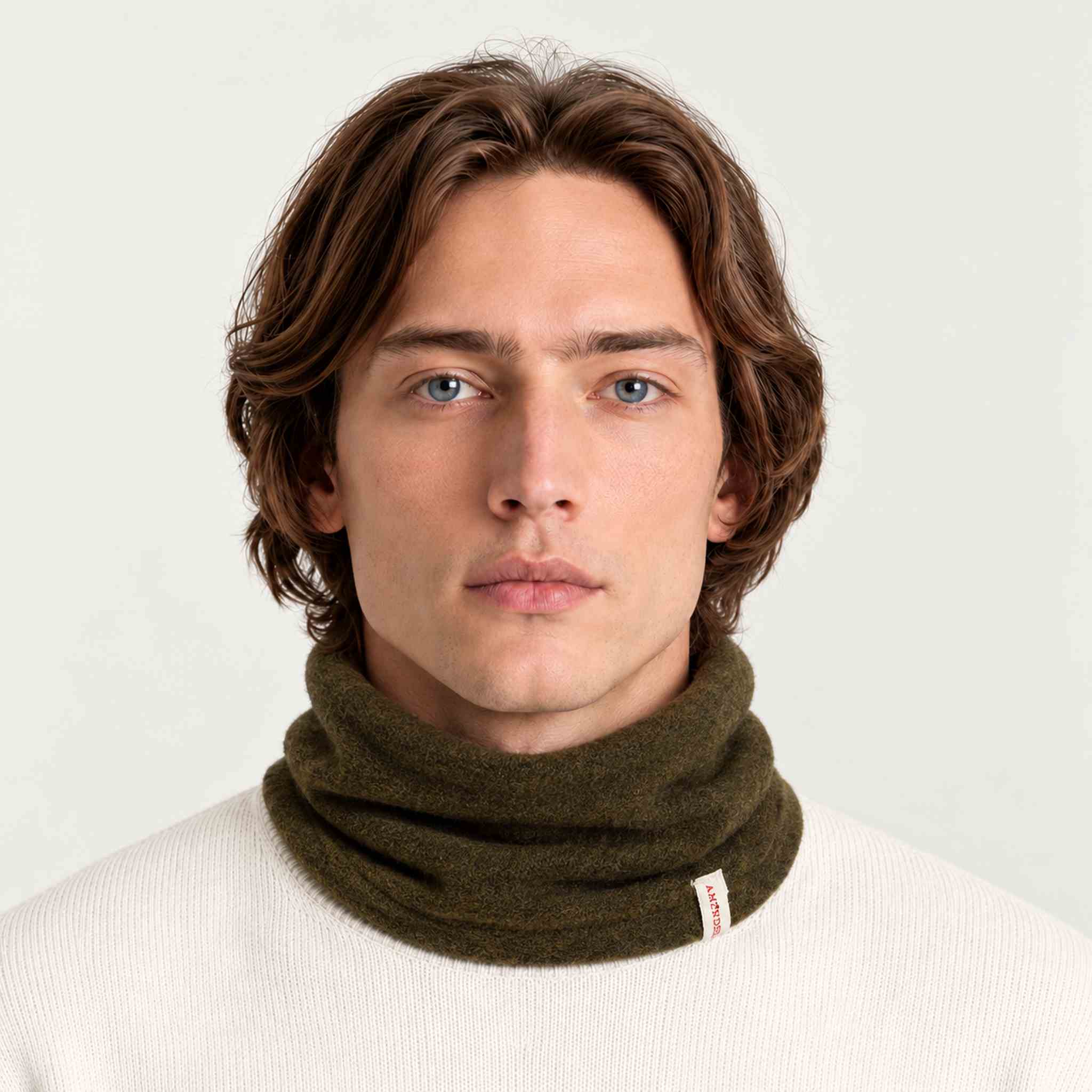 Amundsen wool neckwarmer nato, model male front