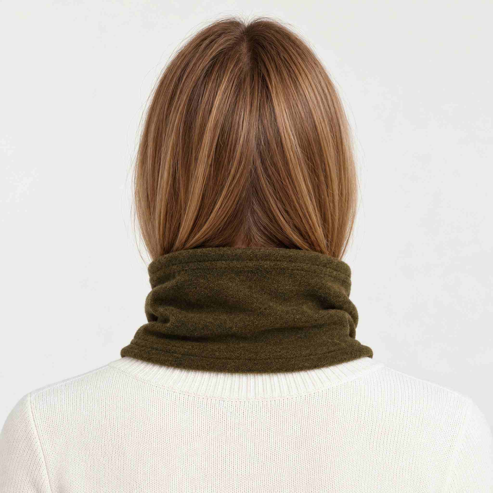 Amundsen wool neckwarmer nato, model female back