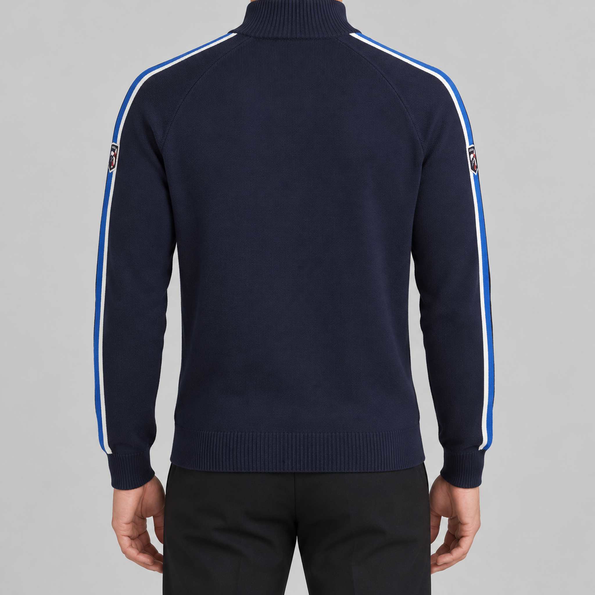 Fera Max Sweater Navy, model back