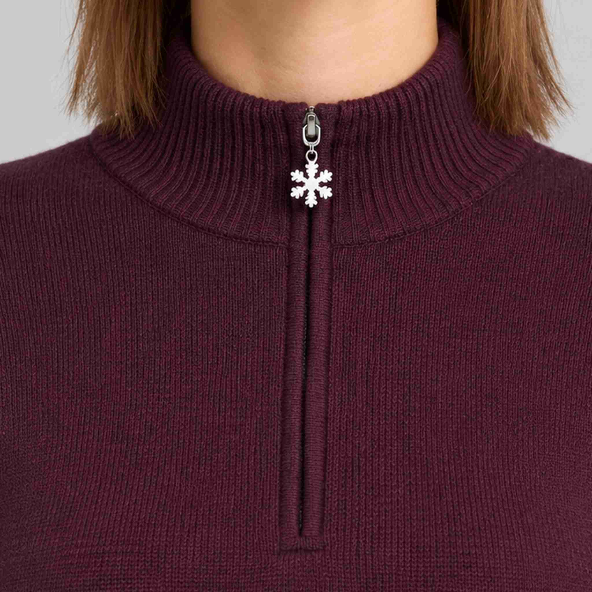 Fera womens Tina Sweater Aubergine, collar detail.