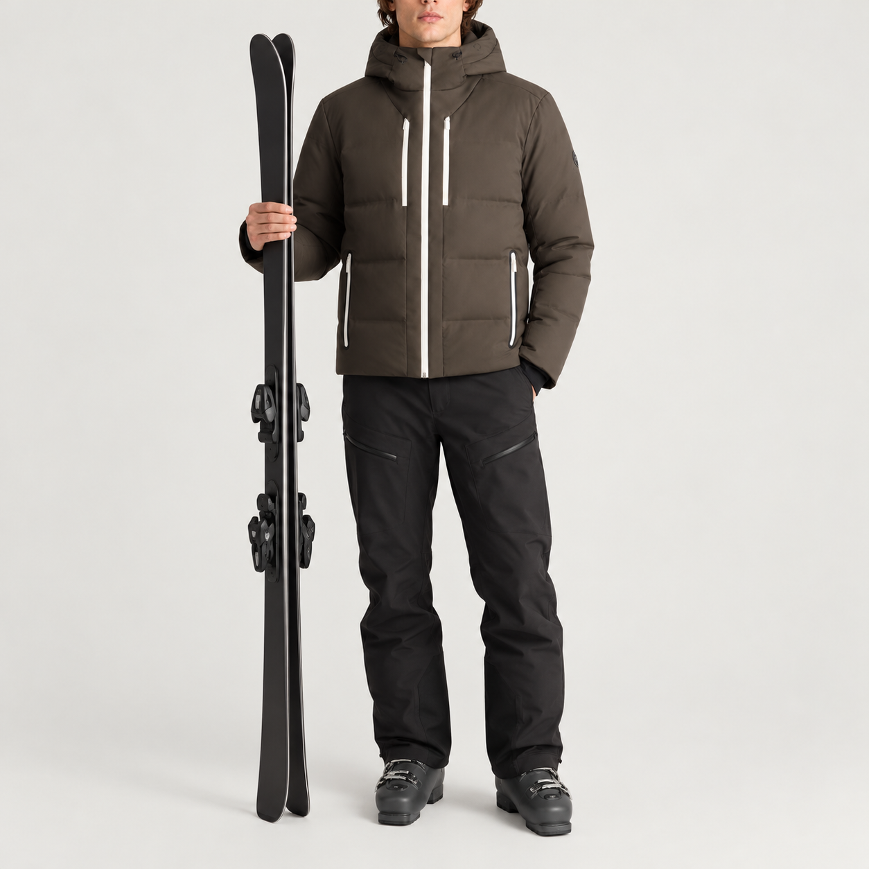 Fusalp Eflon men's ski jacket in Marron Glacé – model far outfit view