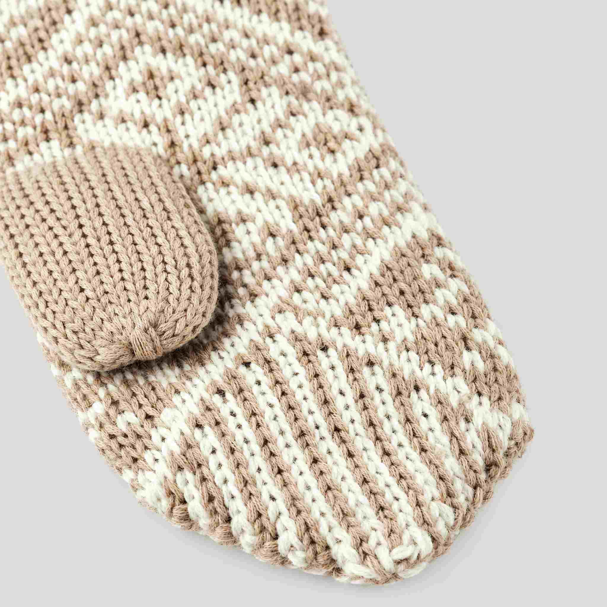 Hestra unisex Nordic Wool Mitt (Natural) - product detail view 2. AI-generated from manufacturer imagery.