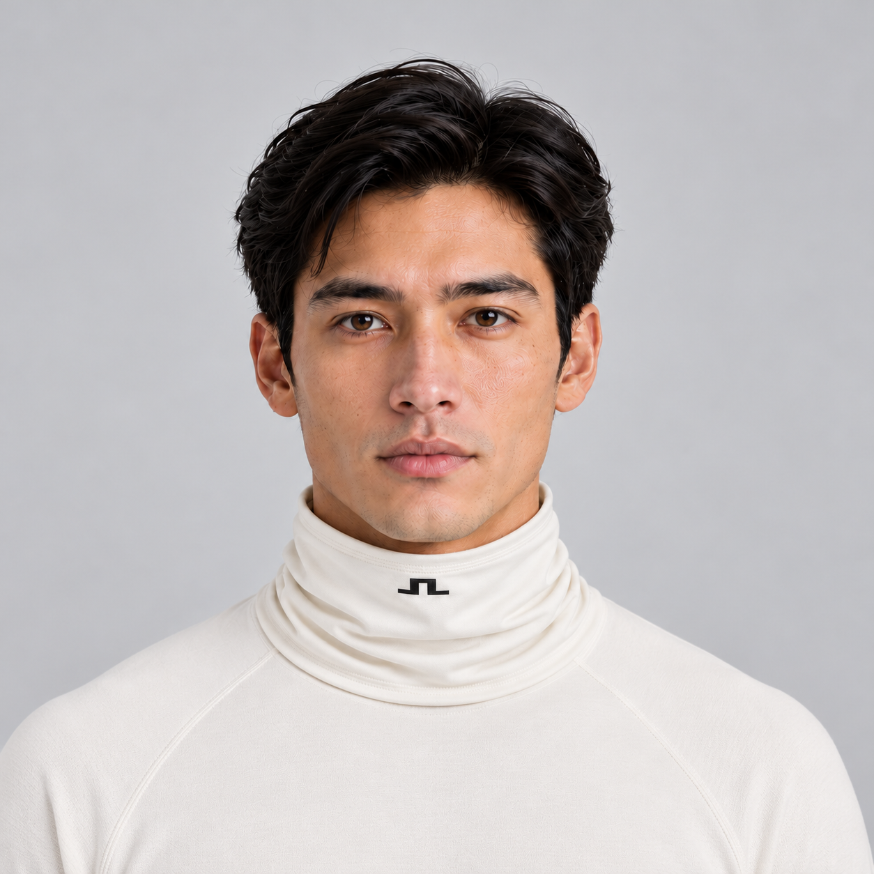 J Lindeberg Rise Neck Gaiter in Moonbeam, male front
