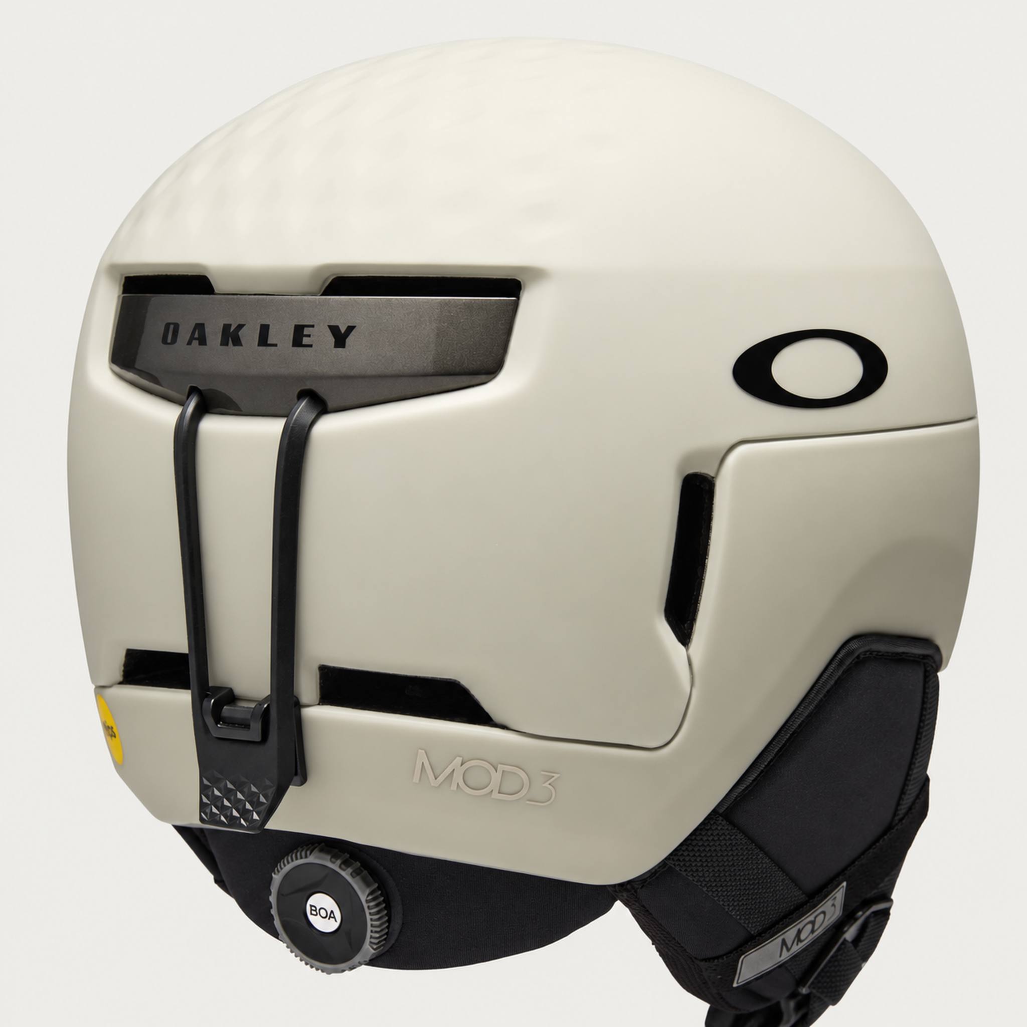 Oakley Mod3 MIPS Helmet in Sand, adjustment detail.
