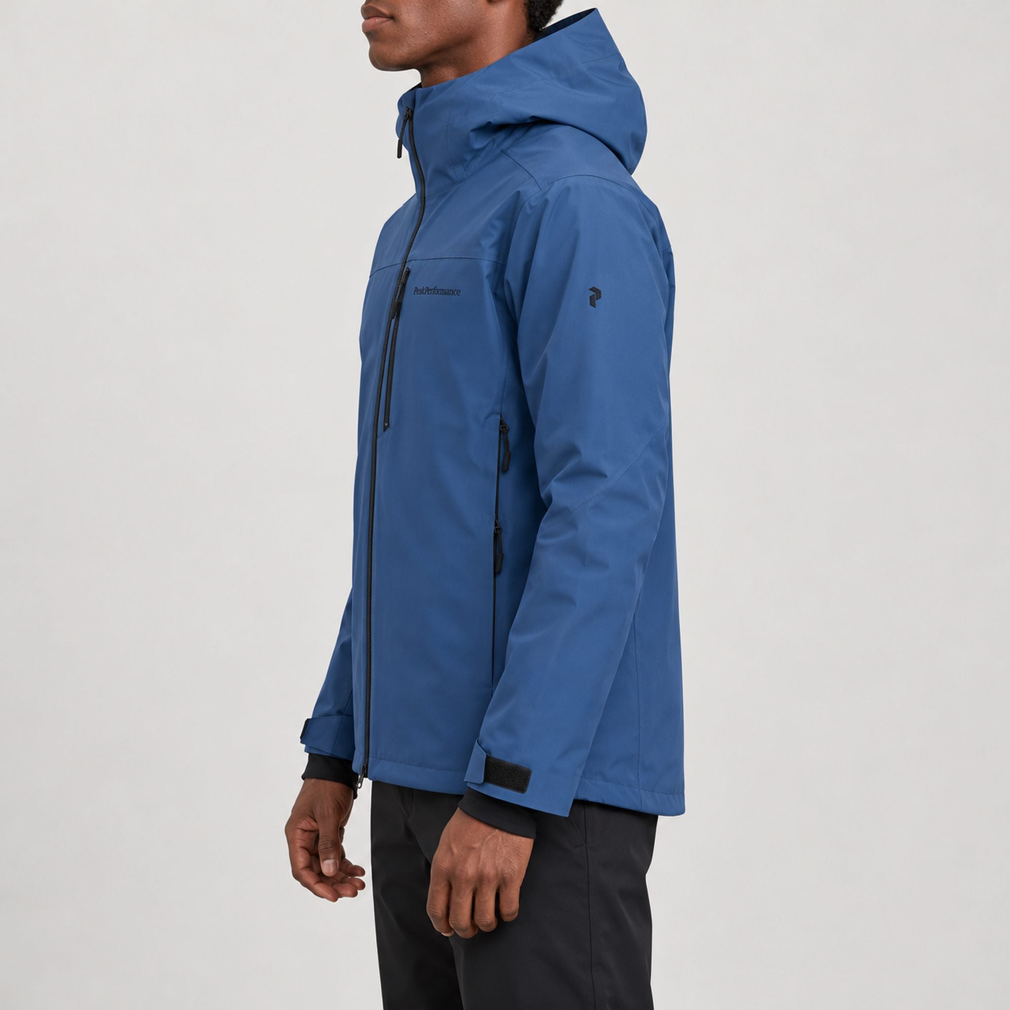 Peak Performance men's Maroon Ski Jacket in Summit Sky – model side
