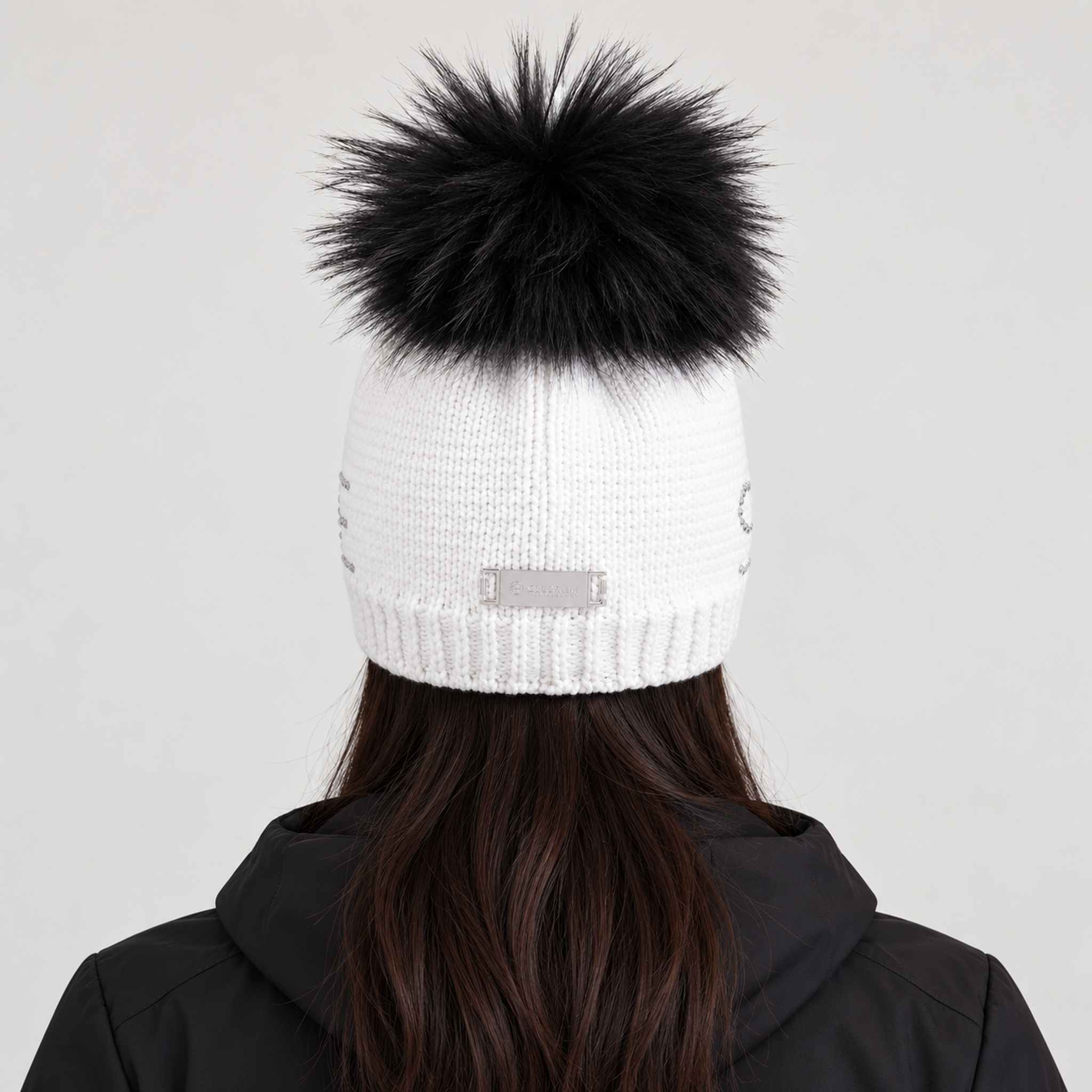 Sportalm Aris Beanie in white – female model back