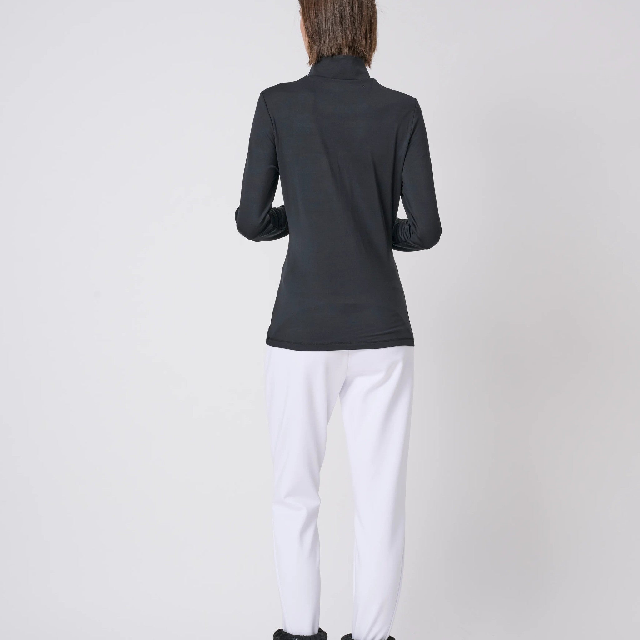 Sportalm women's bordeaux half zip in black – model back