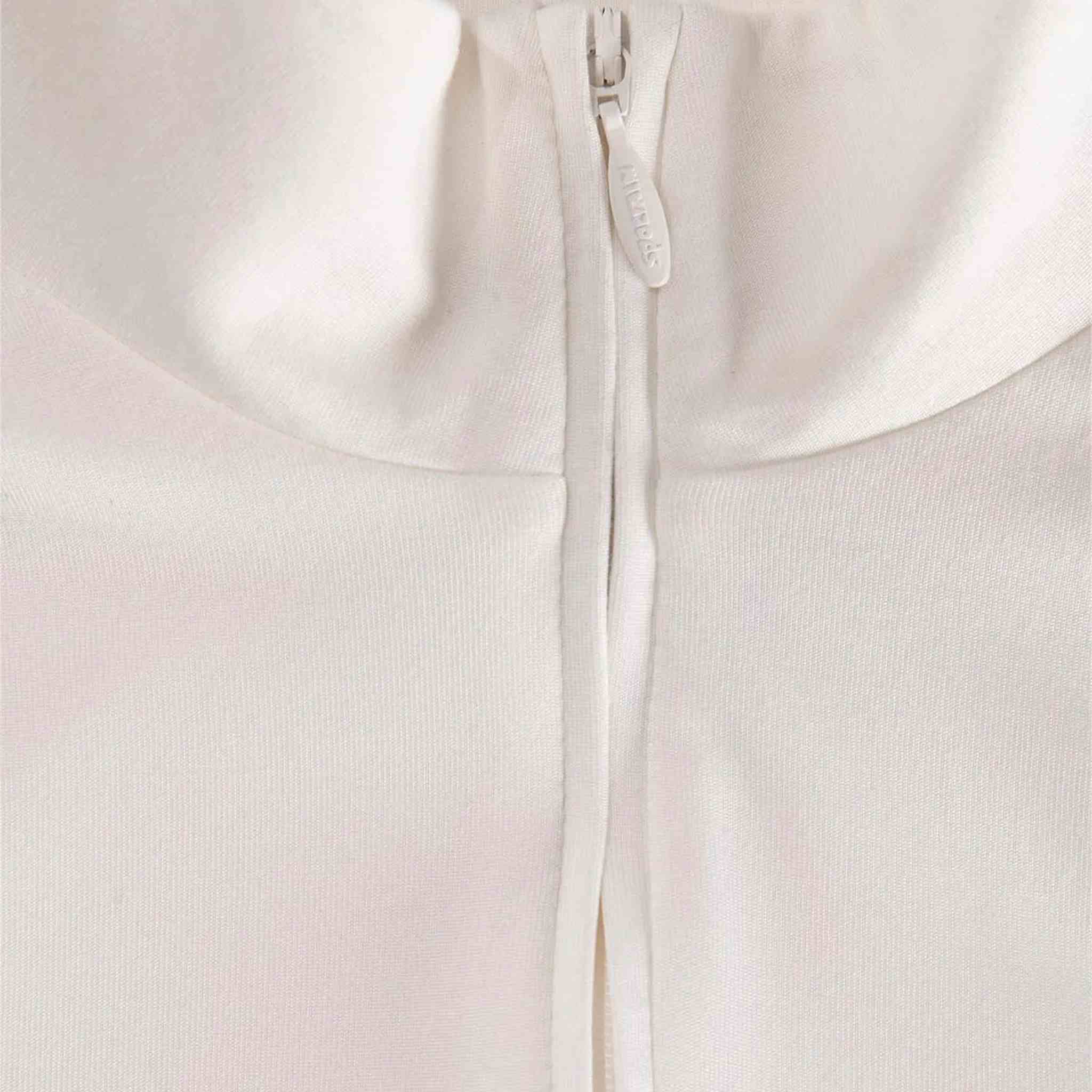 Sportalm women's bordeaux half zip in off white – collar detail