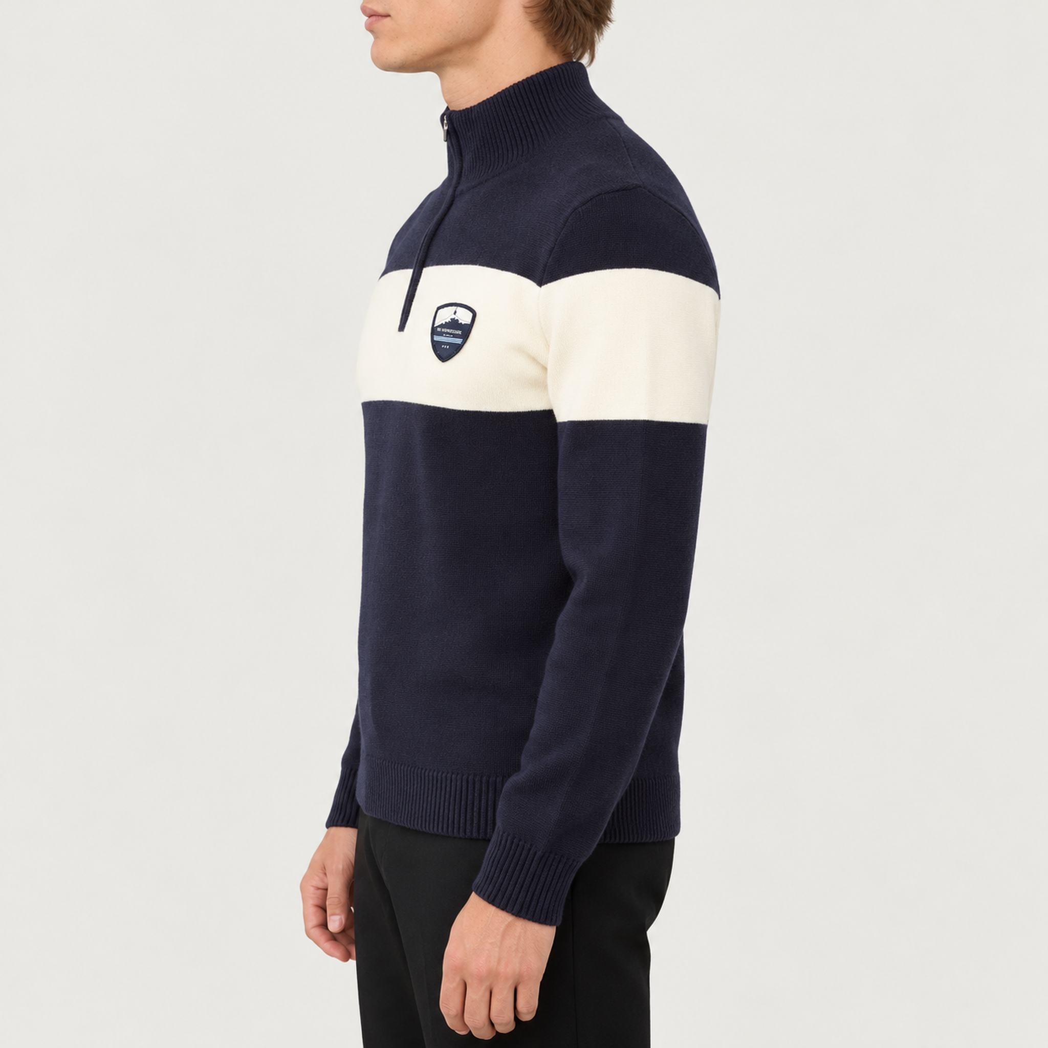 Holmenkollen Zipup Sweater in Navy blue — 05 model side