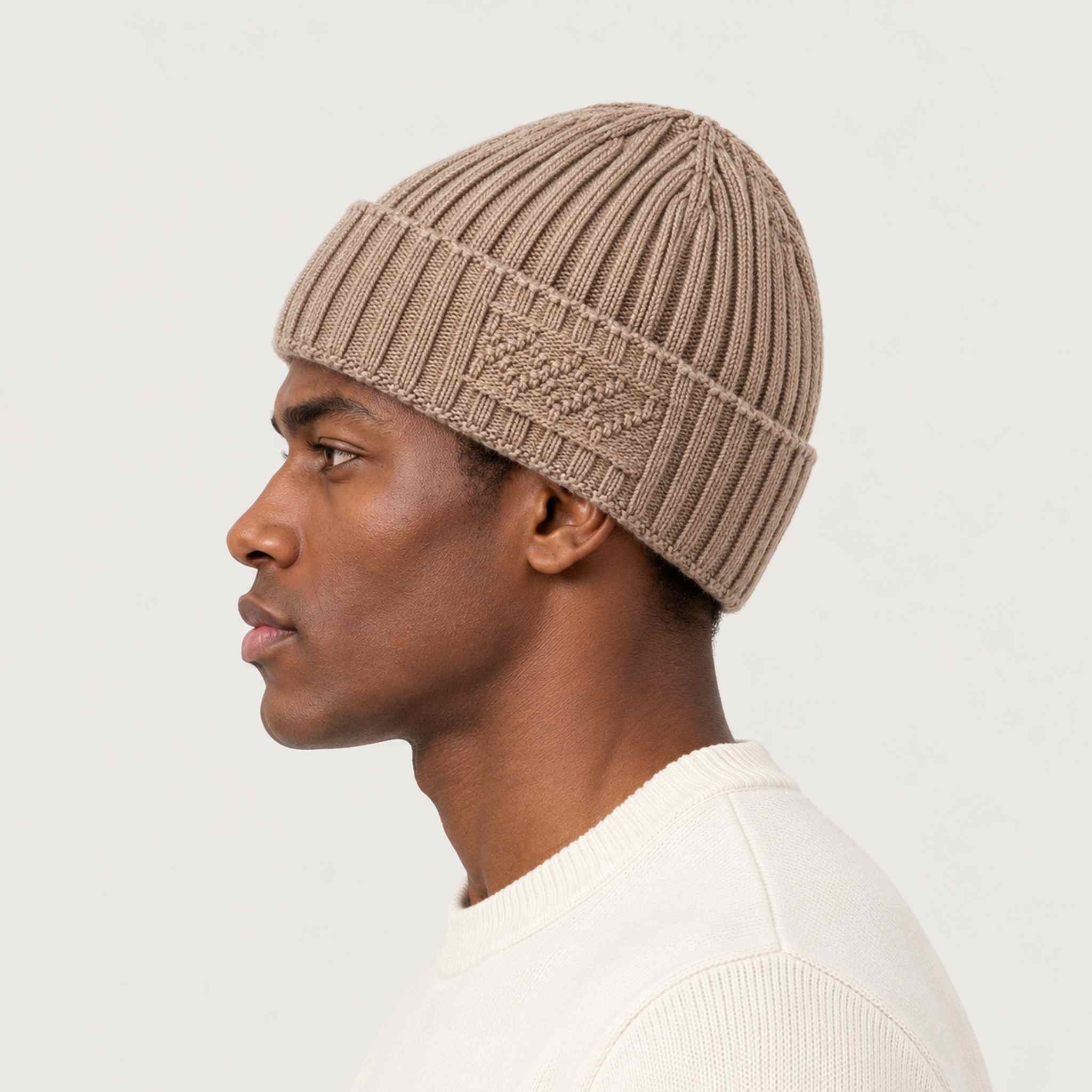 Geilo Beanie in Beige — 05 mens side
