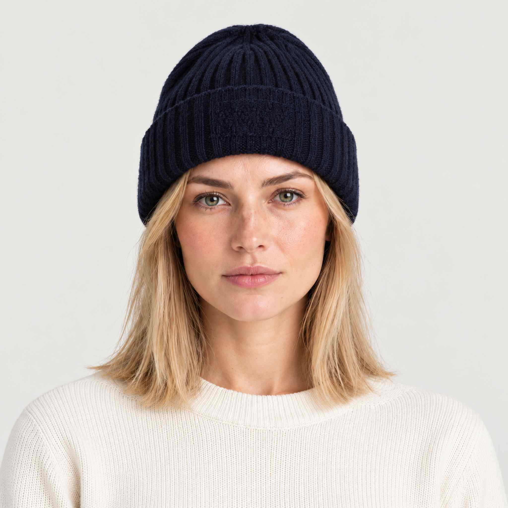 Geilo Beanie in Navy blue — 06 womens front