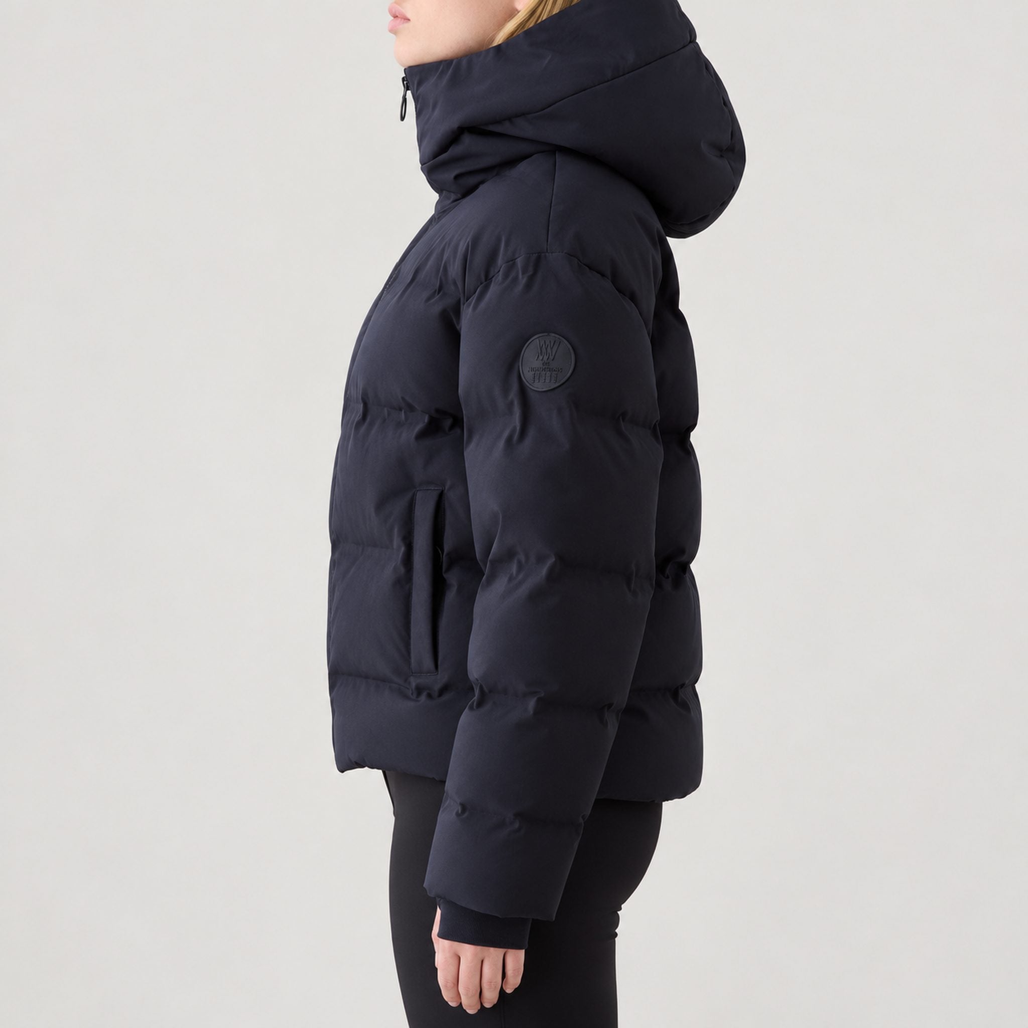 Aurora Ski Jacket in Navy blue — 05 model side