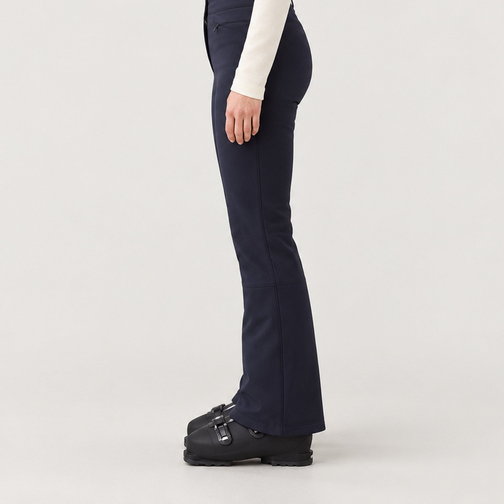 Tyin Ski Pant in Navy blue — 05 model side