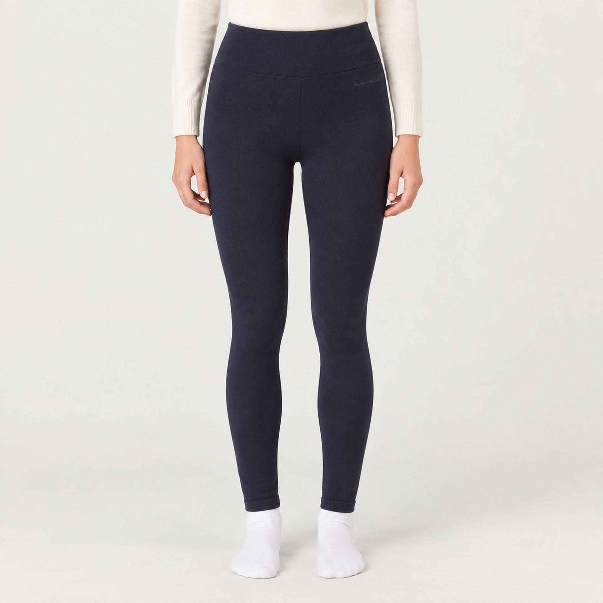 Voss Leggings in Navy blue — 03 model front