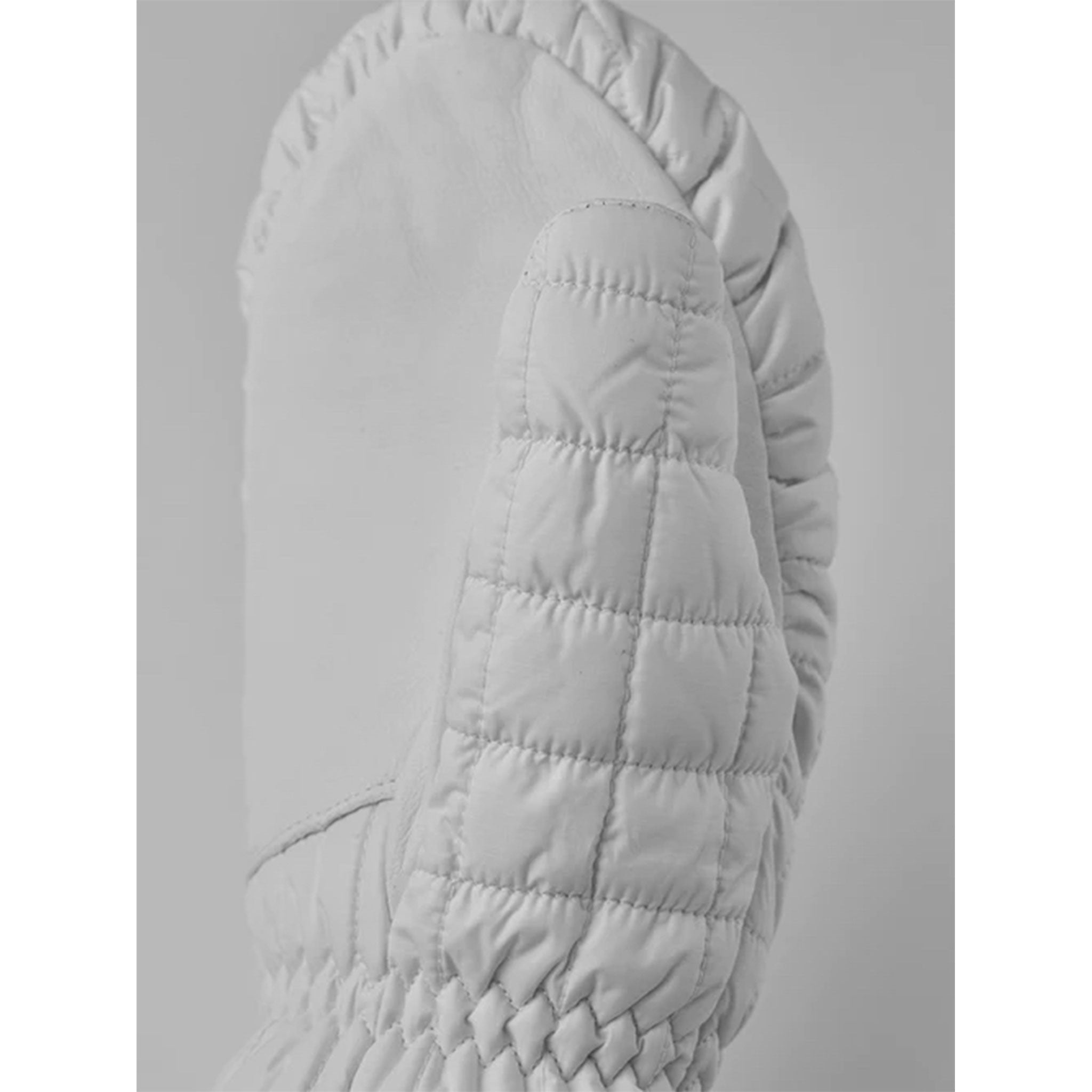 Moon Light Mitt in White